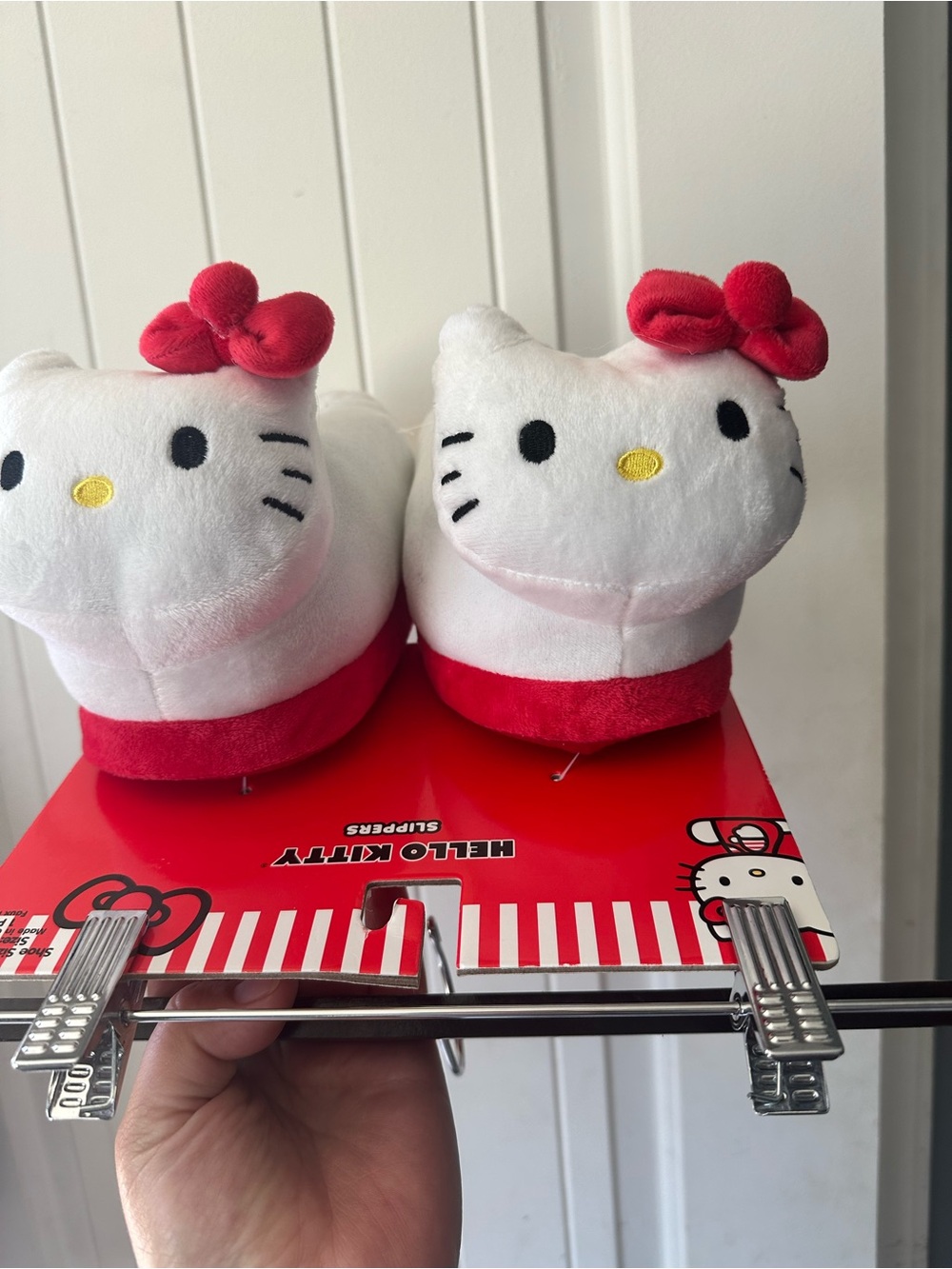 Hello Kitty White Plush Slippers with Red Bows Size 5-6 XS-S - Picture 2 of 5